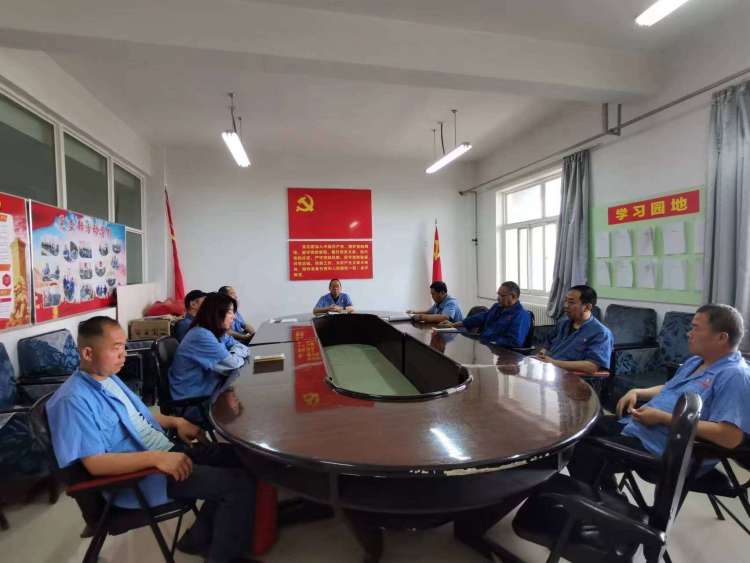 運(yùn)輸采供黨支部召開(kāi)黨員大會(huì)，組織主題教育集中學(xué)習(xí)。